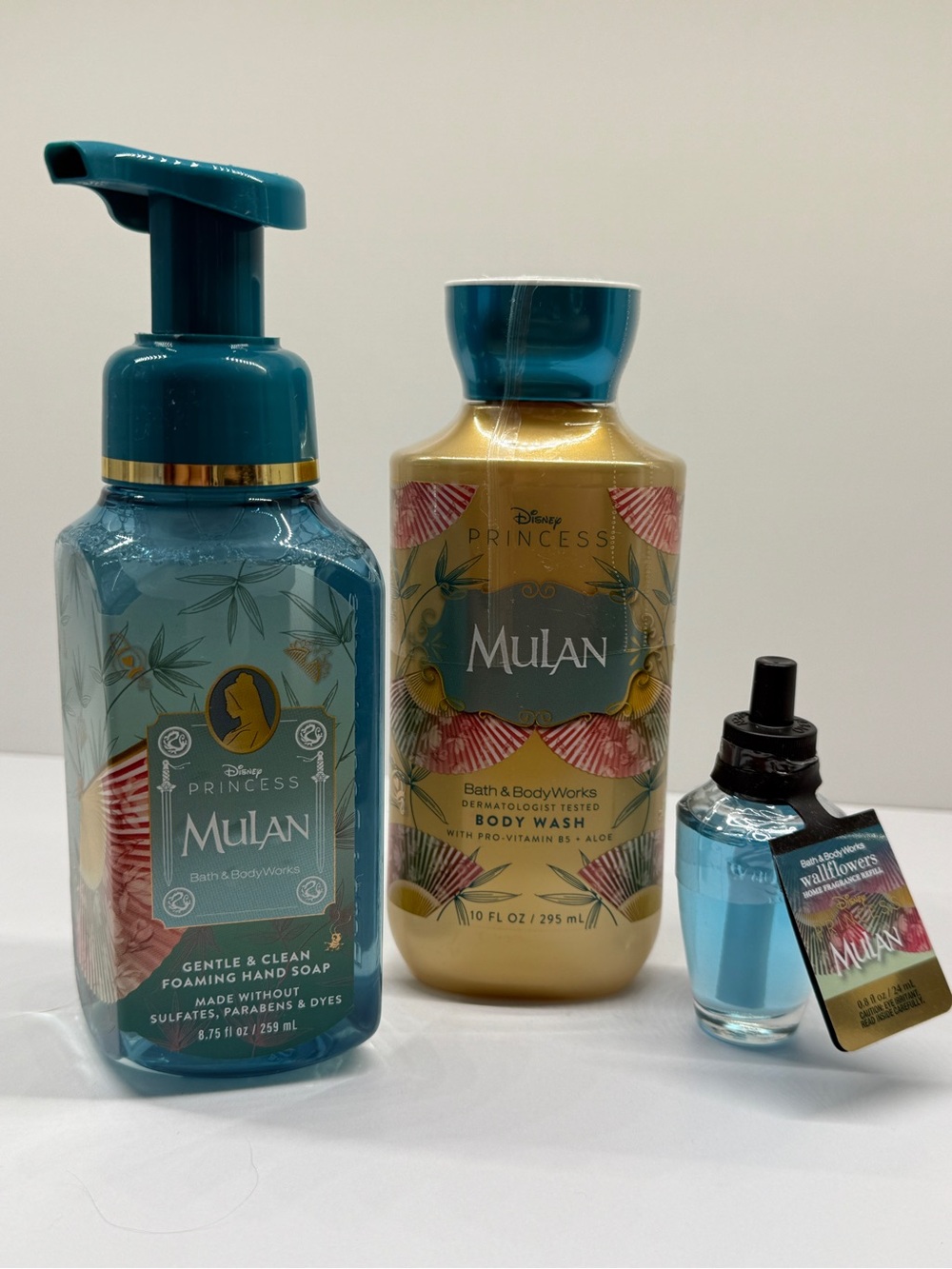 New, sealed Disney Princess Mulan Bath & Body Works Set - Teal and Gold